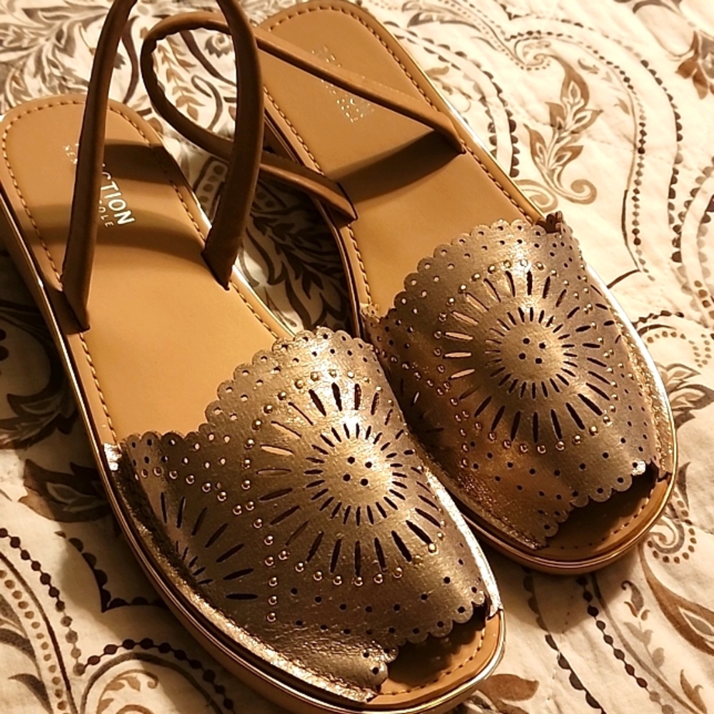Brand new gold Kenneth Cole Reaction sandal!